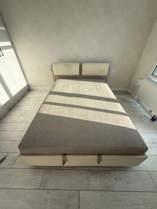 Кровать 200x140 в хорошем состояние