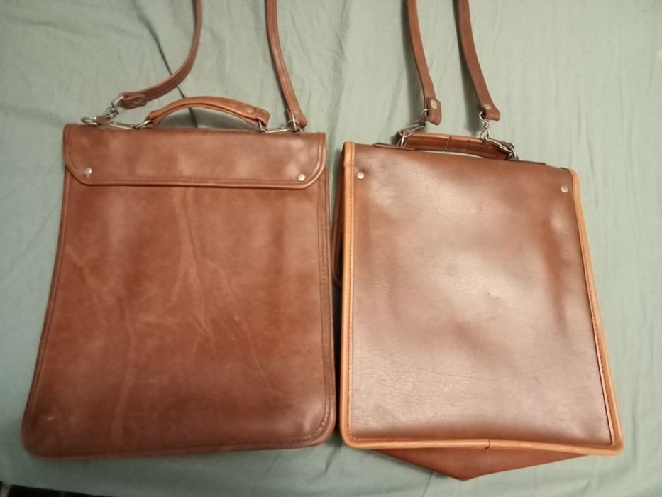 Geanta ,ghiozdan, școala ,vechi Romanesc,perioada comunista,stare buna