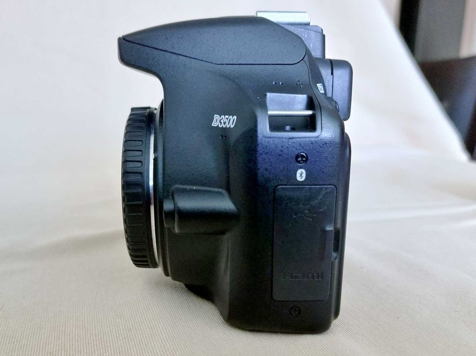 Фотоапарат Nikon D3500 тяло + подарък