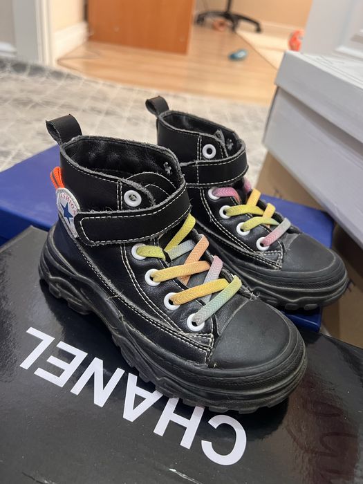 Продам детскую обувь