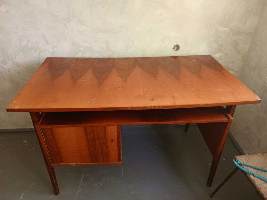 Стол письменный деревянный