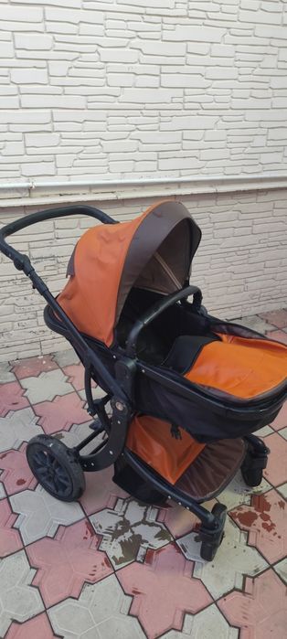 Продам коляску с резиновыми колесами