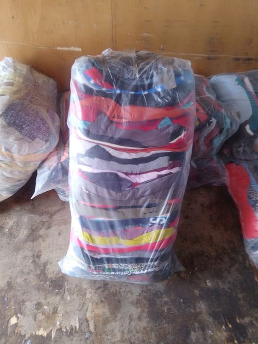 Vând haine second hand