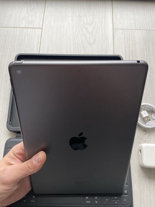 • Ipad •  Gen 9  •  10.2” •