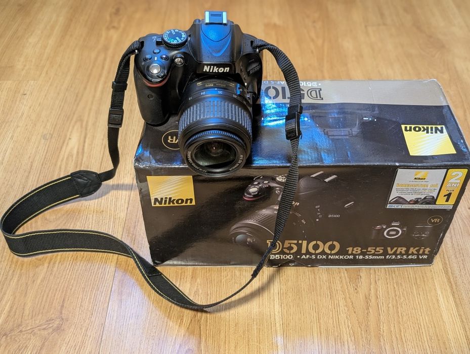 Nikon D5100 - cutie - accesorii
