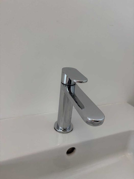 Мивка за баня Ideal Standard 61 см + смесител