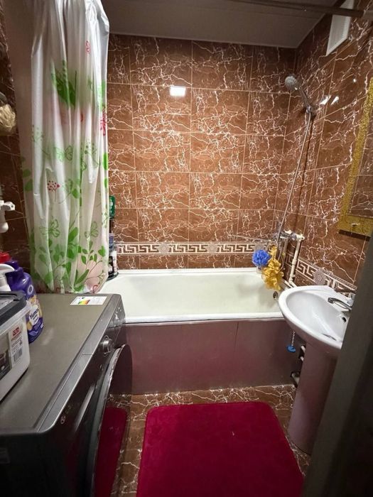 Продается 3 комн. квартира в Ангрене. 3 таж центр