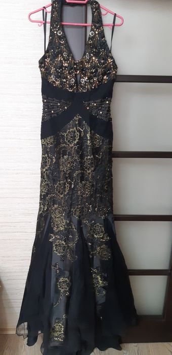 Шикарное вечернее платье