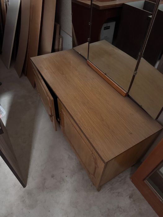 Трюмо с зеркалом