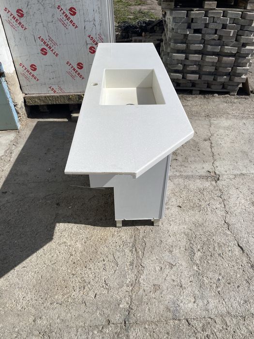 Столещница с раковиной и тумбой ддя ванной