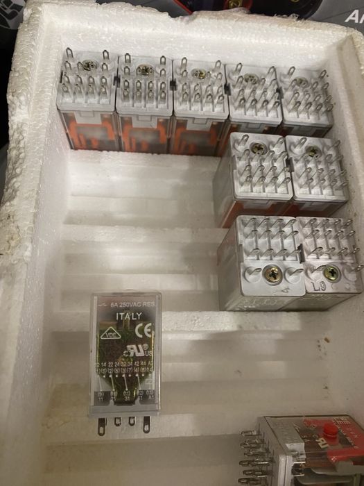 Електромагнитно реле 3 NO 3NC