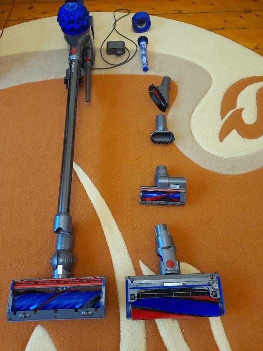 De vanzare aspirator Dyson V 8