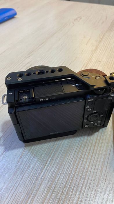 Sony zv-e10 сатылады. Срочна. Почти новый. Каробкасымен