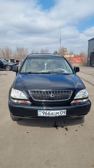 Продаю машину Lexus
