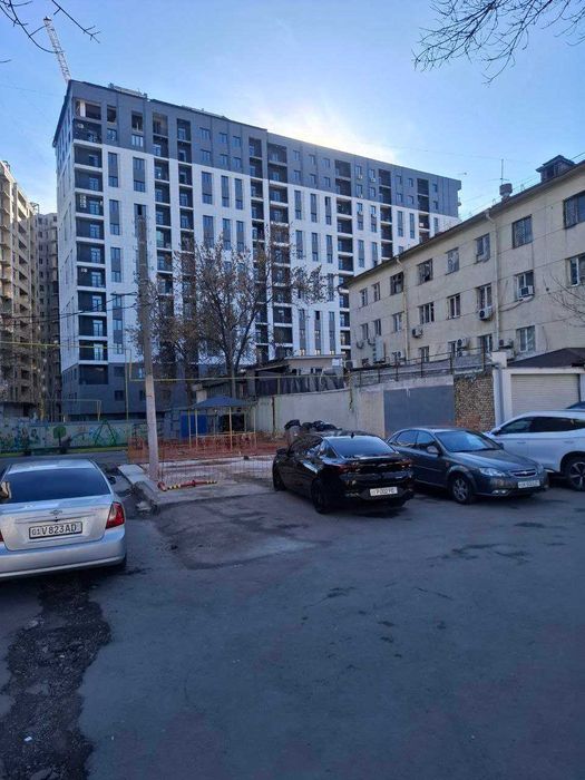 Продаётся земля с нежилым зданием