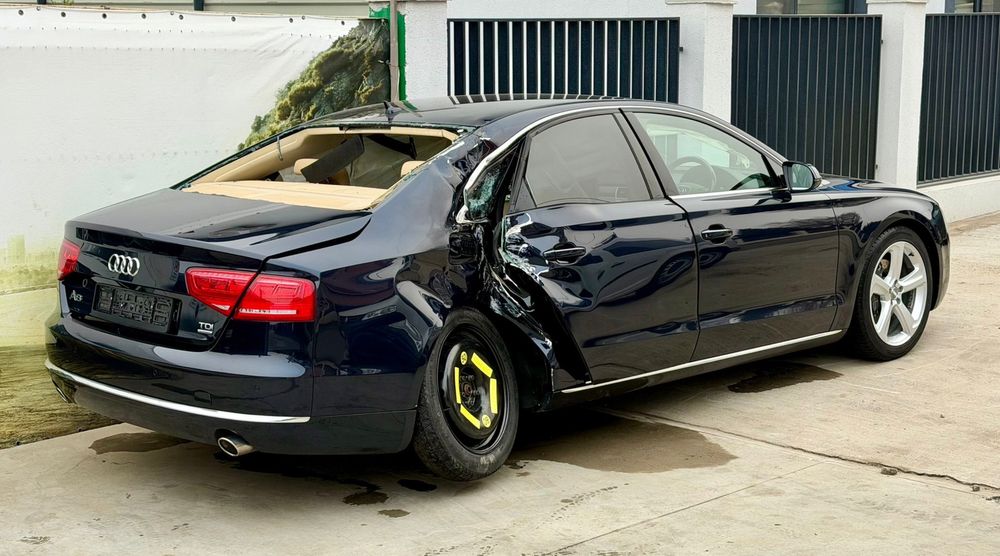 Dezmembrez Audi A8 an 2011 motor 3.0 V6 masina arata ca noua volan drp