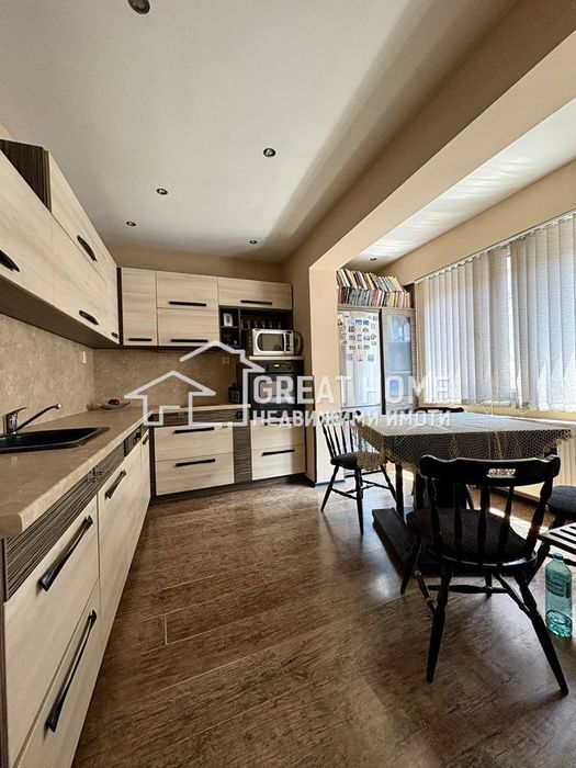 Широк център!!Етаж от къща!!