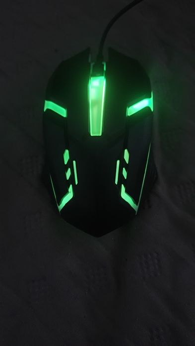 mouse pentru gaming cu lumini RGB, NOU fara nici o zgarietura