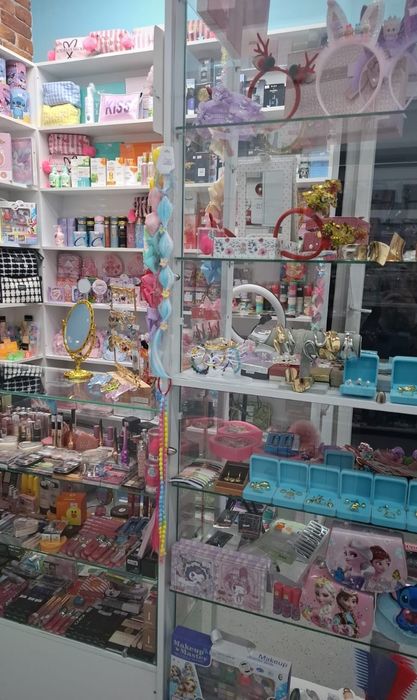 Продам действующий бизнес Бижутерии и косметики.