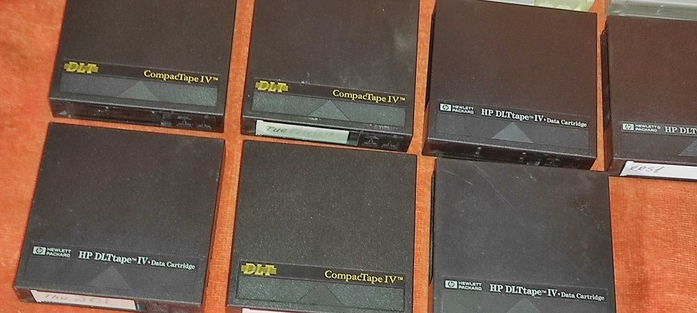 15 bucati Casete / cartdrige - de stocare de date ( DLT )