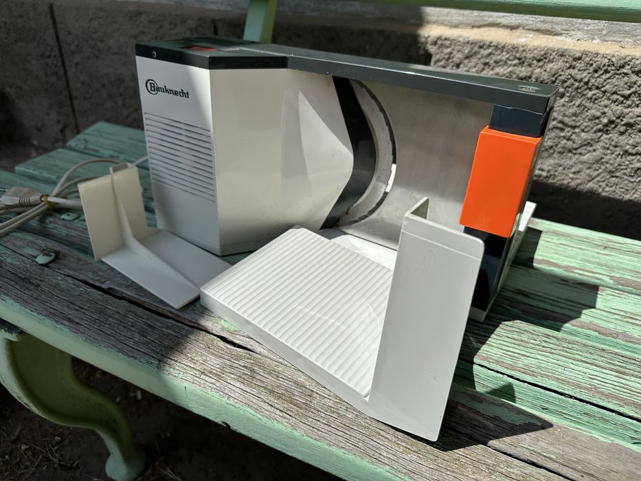 Електрическа резачка за сирена, колбаси и др. Bauknecht