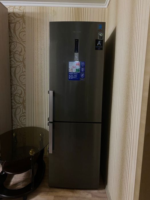 Холодильник Samsung
