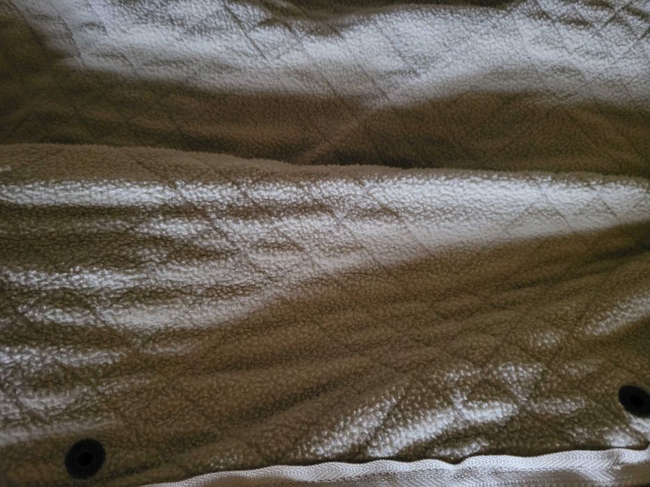 Jachetă bej impermeabilă, matlasată