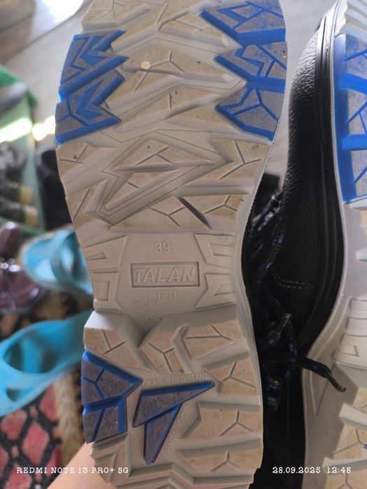 Продаю ботинки новые