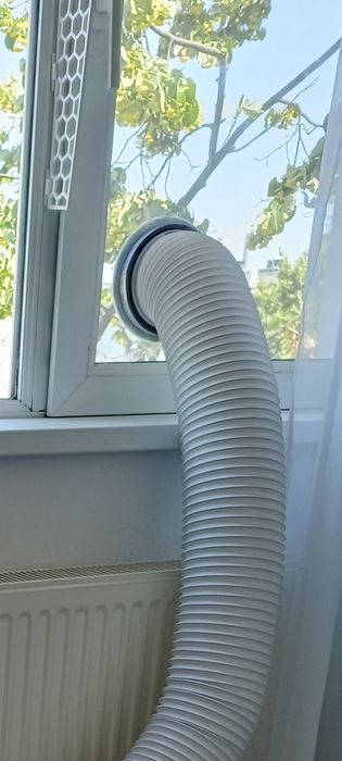 Geam termopan cu gaură evacuare aer condiționat portabil (570 x 1060 mm).24 mm  standard Ø 160 mm potrivit pentru tuburile standard de aer condiționat