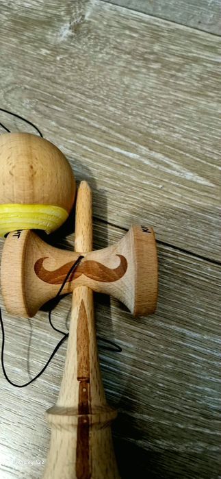 kendama Jacob acrobat semnată de XREMUS