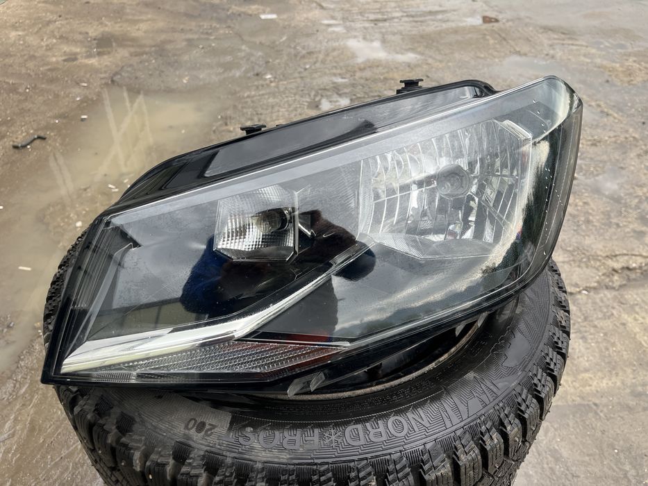 2 броя десен и 3 броя ляв фар VW Caddy 2015-