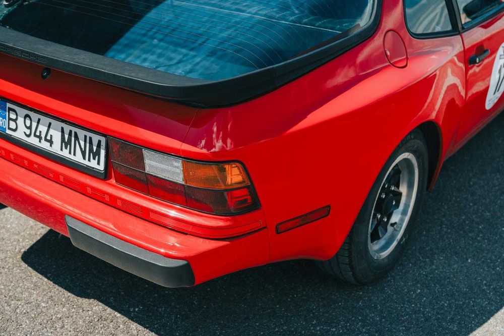 Porsche 944 atestat retromobil