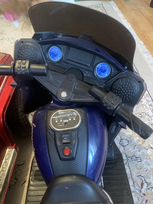 Продам 2 детские машины