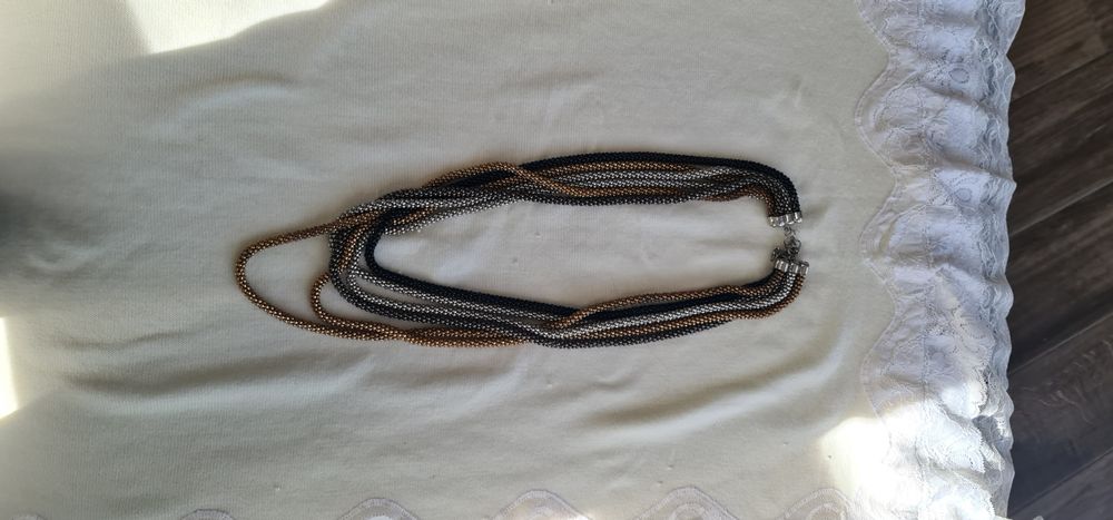 Ефектни колиета запазени.