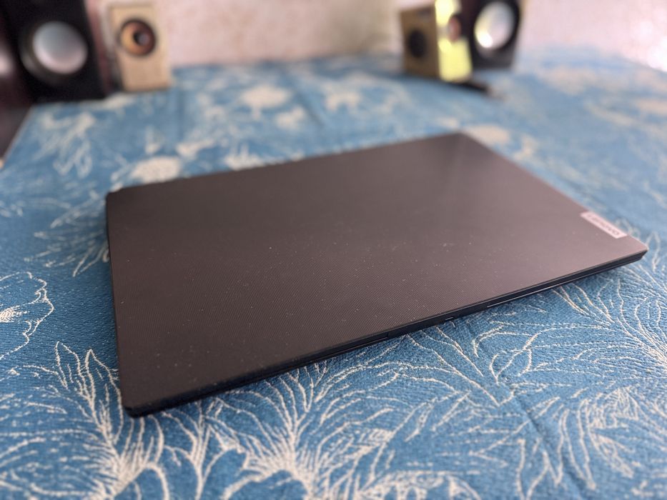 Lenovo v15 82KD 6/12 Ryzen 5
