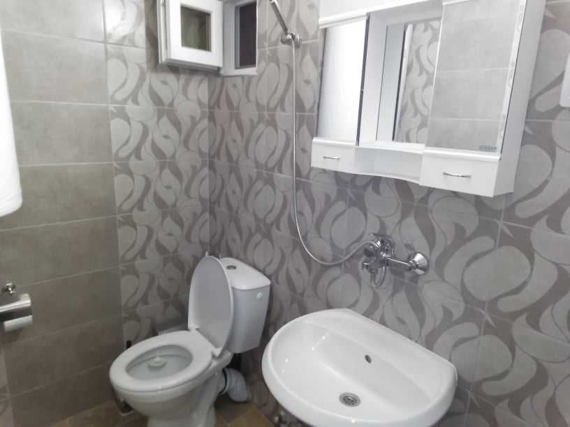 Дава се под наем Едностаен апартамент в Бургас, Център - 20 кв.м за 153 € - Снимка #2