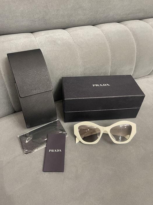 Дамски слънчеви очила Prada