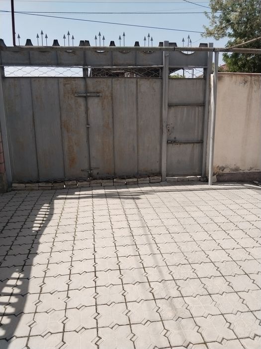 Дом 6 комнытни в центре города
