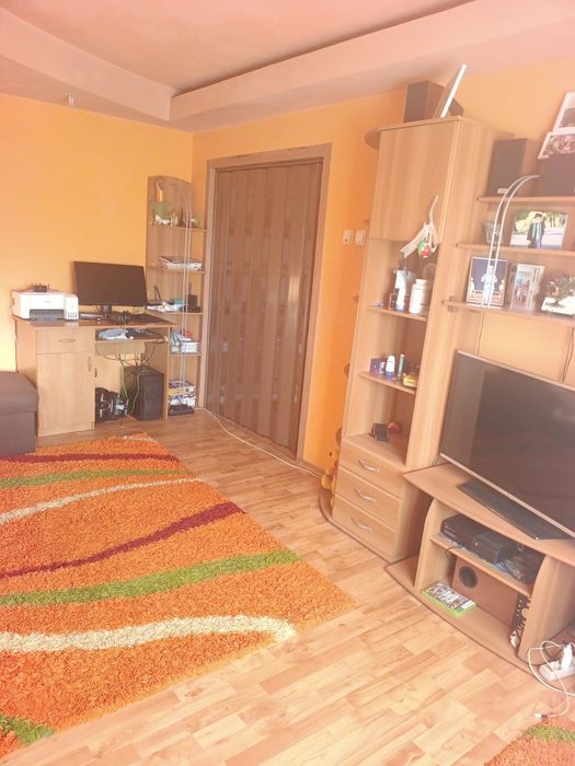 Vând apartament 2 camere Mioveni,etaj 2 ,spatios