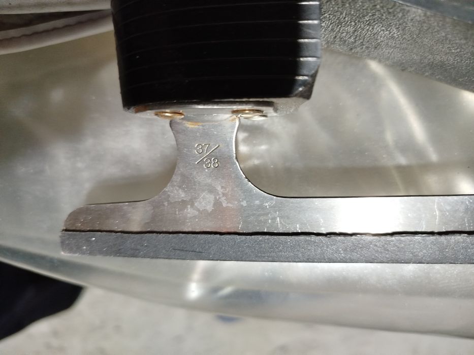 Продам коньки 37р