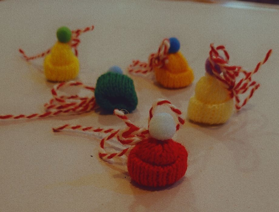 Продавам мартеници