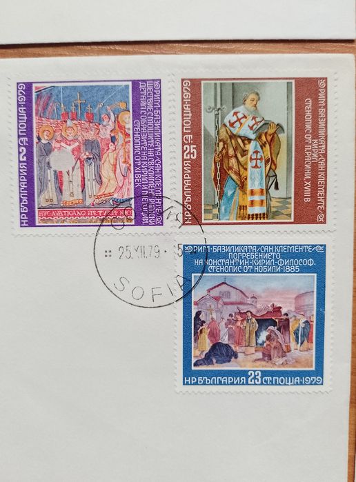 Колекция стари пощенски пликове с марки