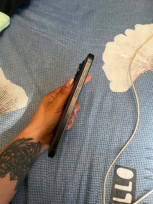 Продавам iPhone 16 Pro Max 256GB – Black