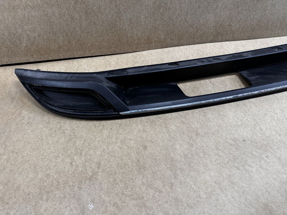 Spoiler inferior bară spate vw golf 7.cod:5g6807568.s.