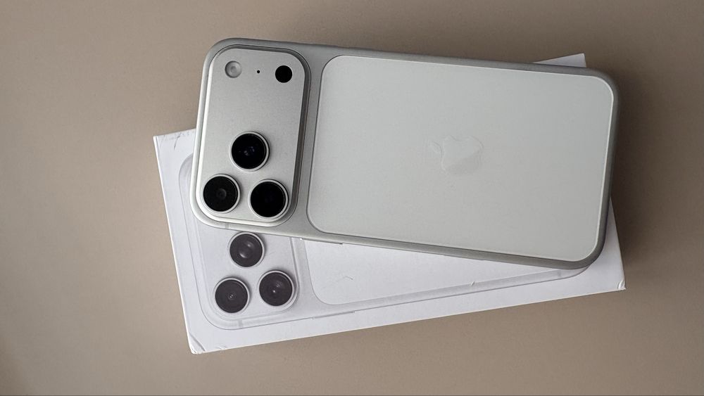 Продам Айфон 17 pro max