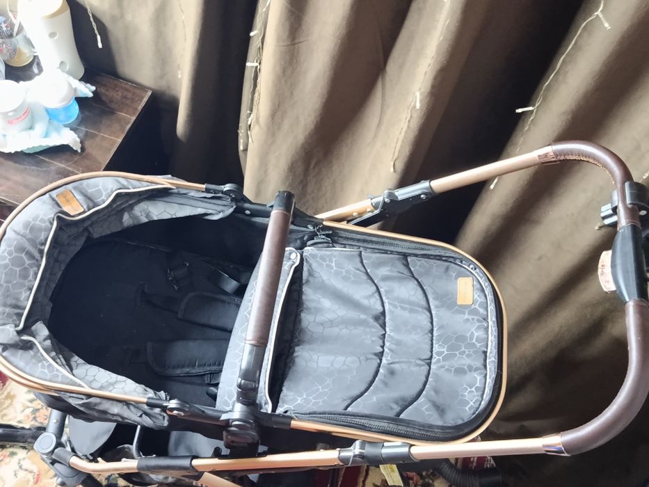 Продаётся детская коляска для новорождённых  INING BABY