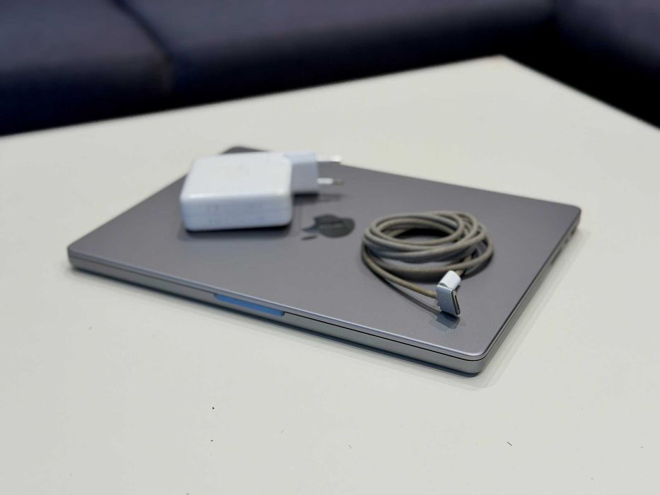 Apple MacBook Pro 14'" M1 Pro, 16 GB RAM, 1 TB
