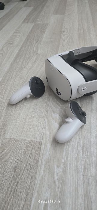 Oculus Quest 3s puțin folosit