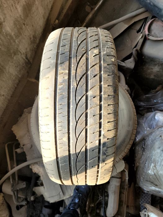 Шины б/у  две зима две лето