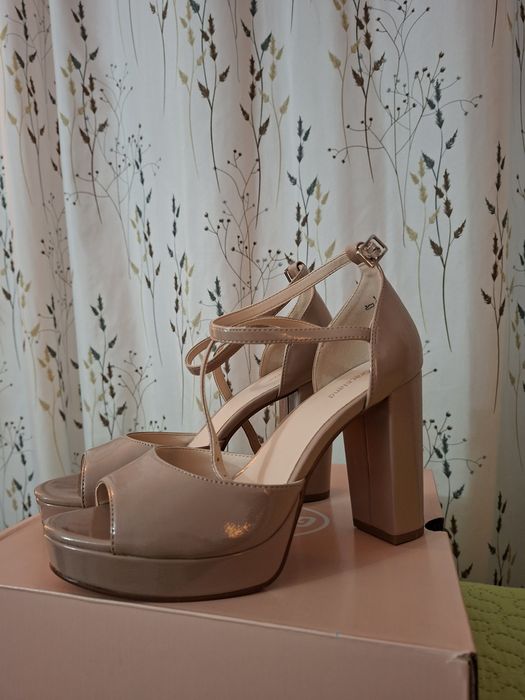 Sandale Nude Elegante